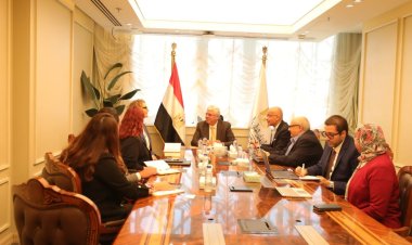 «عاشور» يبحث مع وفد جامعة إسكس البريطانية سُبل تعزيز التعاون الأكاديمي والبحثي