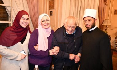 في لفتة  مستنيرة .. وزير الأوقاف يزور الفنان الكبير رشوان توفيق