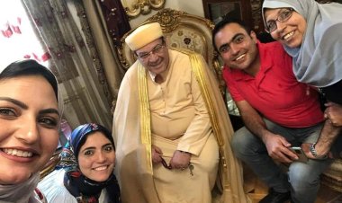 حسن راتب يقضى أول يوم له خارج السجن وسط أسرته ... صور