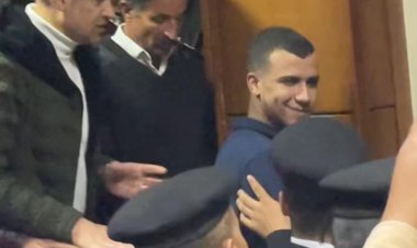 بعد انقضاء فترة حبسه.. وصول مدير أعمال صاصا إلى قسم شرطة الطالبية قبل خروجه بدقائق