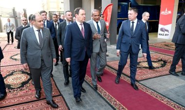 وزير الصناعة يرافق رئيس الوزراء البيلاروسي خلال تفقد الشركة الدولية للصناعات والمشروعات