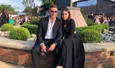 بإطلالة ملفتة.. جنا عمرو دياب تتألق بملابس واسعة وغير تقليدية