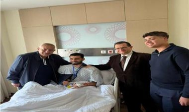 بعد جراحة الترقية.. كامل أبوعلي يطمأن على باهر المحمدي في المستشفى