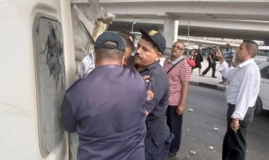 إنقلاب سيارة  سيارة نقل بميدان عبدالمنعم رياض