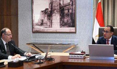 رئيس الوزراء يتابع مع رئيس هيئة الدواء المصرية عددا من ملفات العمل