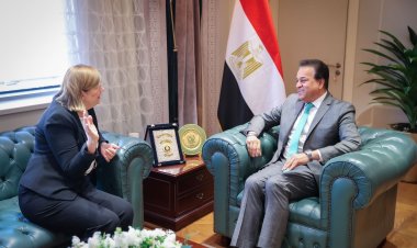 وزير الصحة يناقش مع سفيرة الدنمارك سبل دعم الخدمات الطبية المقدمة للمصابين القادمين من غزة