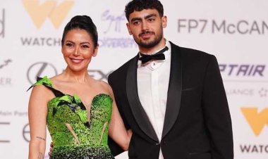  برفقة نجلها.. لقاء الخميسي تخطف الأنظار في افتتاح مهرجان القاهرة 