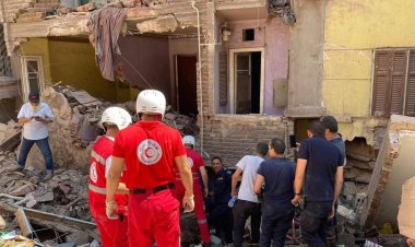 انتشال جثمان سيدة وأخرى مصابة من أسفل العقارات المنهارة بمنطقة حدائق القبة