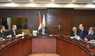 نائب رئيس البنك الدولي يعلن  بدء العمل في مشروع تطوير نظم الإشارات بخط القاهرة بني سويف