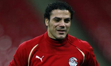 بعد ضبطه بمطار القاهرة لقضايا مع طليقته.. شقيق عمرو زكي يعلن انتهاء أزمته بعد حجزه في المطار