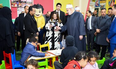 وزيرة الهجرة تتفقد جناح الأزهر الشريف بمعرض القاهرة للكتاب