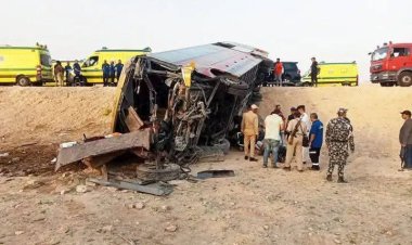 مصرع شخصين وإصابة 30 آخرين في انقلاب أتوبيس على الطريق الصحراوي بأسيوط