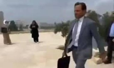 هجومٌ بالأحذية وتحطيم سيارته.. تفاصيل طرد سفير ألمانيا من جامعة بـ«الضفة الغربية»