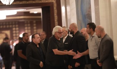 بالصور.. نجوم الفن والكرة في عزاء الكابتن صلاح حسني