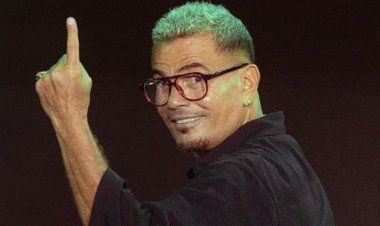 أغنية «بابا» لـ عمرو دياب تواصل هيمنتها كأكثر أغنية عربية استماعًا منذ صيف 2025
