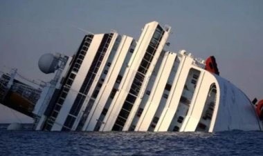 غرق باخرة مصرية قبالة شاطئ رأس التين غرب طبرق