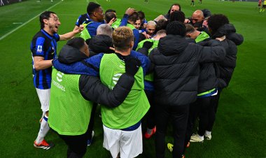 إنتر يفوز بـ«ديربي الغضب» ويتوج بطلاً للدوري الإيطالي 