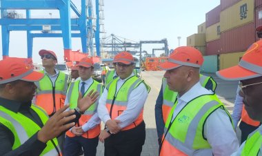 وزير النقل يبحث مع مسؤولي هيئة التجارة التنزانية التعاون المشترك في المناطق اللوجيستية