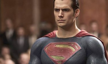 هنري كافيل بطل فيلم «سوبر مان» يعبر عن استيائه من المشاهد الحميمية في الأفلام