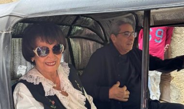 محمود سعد يصوّر حلقة مميزة من "باب الخلق" مع سميرة أحمد.. والفنانة تعلّق على تجاهل شقيقتها خيرية أحمد في مهرجان النقابة