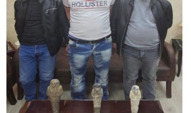 القبض على 3 أشخاص بحوزتهم تماثيل أثرية مزيفة بالزيتون