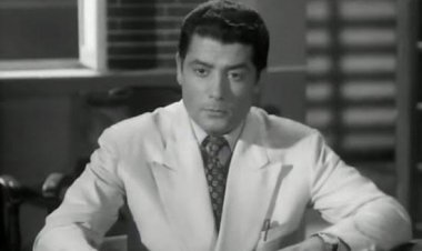 من فتى الشاشة إلى عاشق القرآن.. رحلة شكري سرحان بين أضواء البلاتوه ووقار الاعتزال