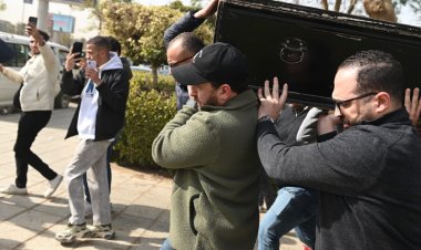 بحضور السيناريست خالد جلال والفنان عمرو عبد العزيز..  تشييع جنازة والدة الفنان نضال الشافعي