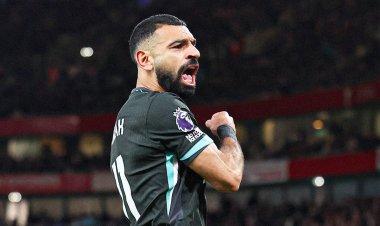 "هيروح للي هيدفع أكتر".. فيديو متداول لوالد صلاح يثير الشكوك حول مستقبله في ليفربول