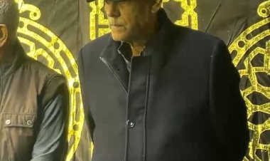 الحزن يسيطر على أحمد بدير أثناء تلقيه واجب العزاء في شقيقته