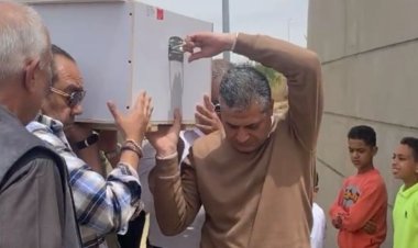 أهالي العبور يشيعون جثمان الدكتور ضياء العوضي