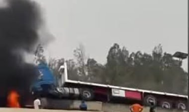 تصادم مروع بين 3  سيارات نقل "تريلا" بطريق مصر إسكندرية الصحراوى 