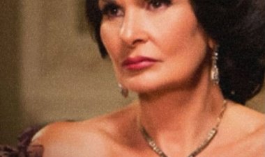 بصور ملكية.. يسرا تعيد إحياء زمن خوشيار هانم في سرايا عابدين