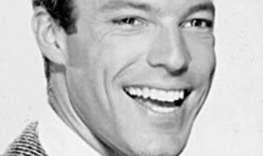 وفاة الممثل الأمريكي ريتشارد تشامبرلين عن عمر 90 عامًا