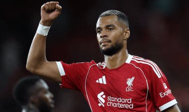 ليفربول يعلن تجديد عقد لاعبه كودي خاكبو