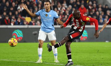 برينتفورد يخطف تعادلا مثيرا من مانشستر سيتي