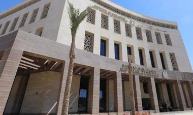 استبعاد مدير مدرسة بالفيوم من منصبه لضبطه في وضع مخل مع عاملة