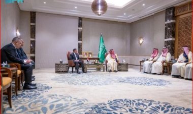 وزير الداخلية يبحث مع نظيره السعودي تعزيز التعاون المشترك