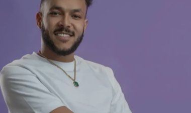 ويجز يعتذر ويعلن تعديل أغنيته بعد استخدام عبارة من حديث نبوي.. وخالد زكي يرد