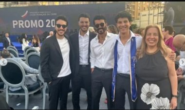 خالد النبوي يحتفل بتخرج نجله زياد بحضور أفراد أسرته