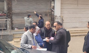 النيابة الإدارية تعاين موقع انهيار تندة خرسانية أسفر عن وفاة مواطن وطفل بالإسماعيلية