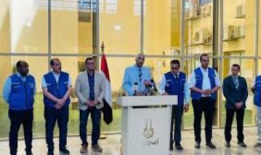 محافظ أسوان بعد شرب مياه الحنفية: أنا بخير والحديث عن التلوث مجرد فقاعة