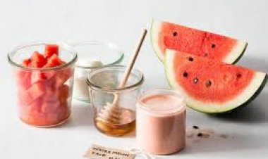 بشرتك تستحق البطيخ.. 8 وصفات تجميلية منعشة لإشراقة مثالية