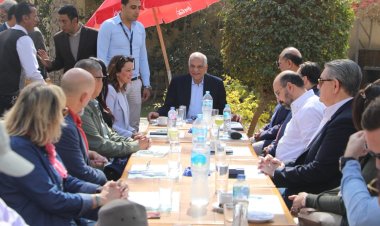 محافظ الجيزة يلتقي بوفد سفراء دول أمريكا اللاتينية لزيارة المزارات السياحية