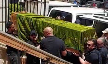 «هتوحشيني يا أمي».. انهيار كريم عبدالعزيز أثناء تشييع جثمان والدته
