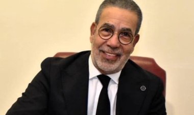 مدحت العدل يشكر الشيخ عبدالله بن محمد آل حامد على إشادته بمسرحية «أم كلثوم.. دايبين فى صوت الست»