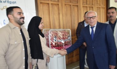 محافظ بورسعيد يشهد حفل توزيع أجهزة كهربائية لعدد 60 شابًا وفتاة من المقبلين على الزواج