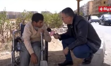 «لفتة إنسانية».. عمرو الليثي يمنح شابا عاطلا 5 آلاف جنيه