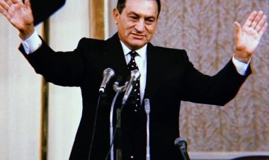 جمال وعلاء مبارك يحييان الذكرى الخامسة لرحيل والدهما الرئيس السابق محمد حسني مبارك