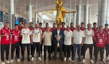 بعد إنجاز إفريقيا.. استقبال بعثة منتخب الشباب لكرة اليد بالورورد في مطار القاهرة