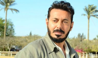 رغم خلافه مع منى زكي.. مصطفى شعبان يواسي أحمد حلمي في وفاة والدته